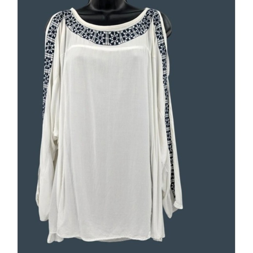 Ava & Viv Women 1X Cold Shoulder Shirt Split‎ Sleeve Embroidered Trim Casual Top